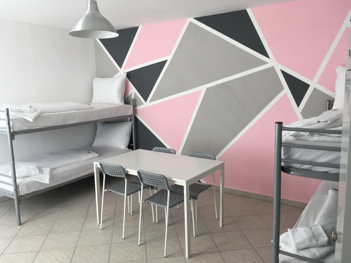 Boutique Hostel Zum Goldenen Kegel Vienna Exterior photo