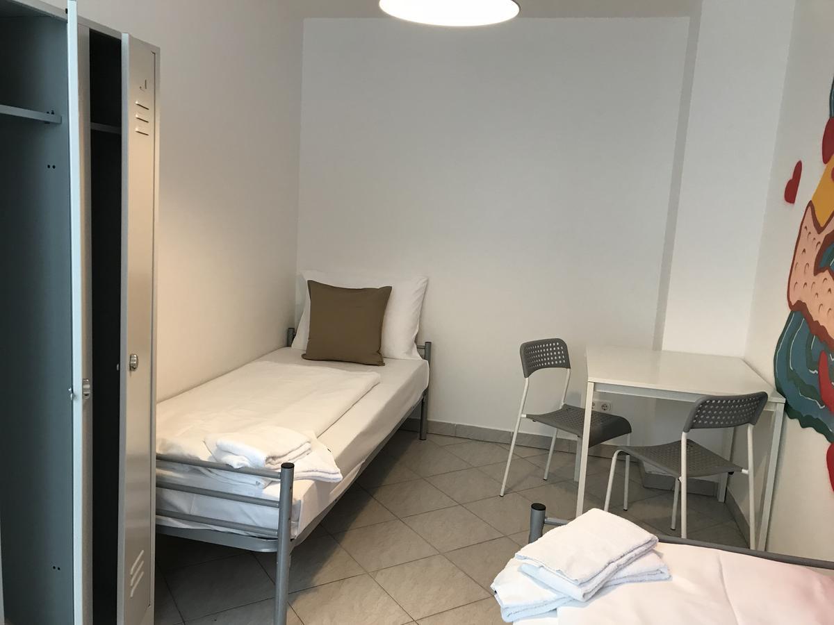 Boutique Hostel Zum Goldenen Kegel Vienna Exterior photo