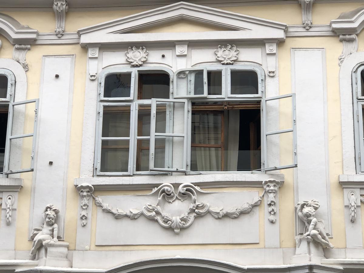 Boutique Hostel Zum Goldenen Kegel Vienna Exterior photo