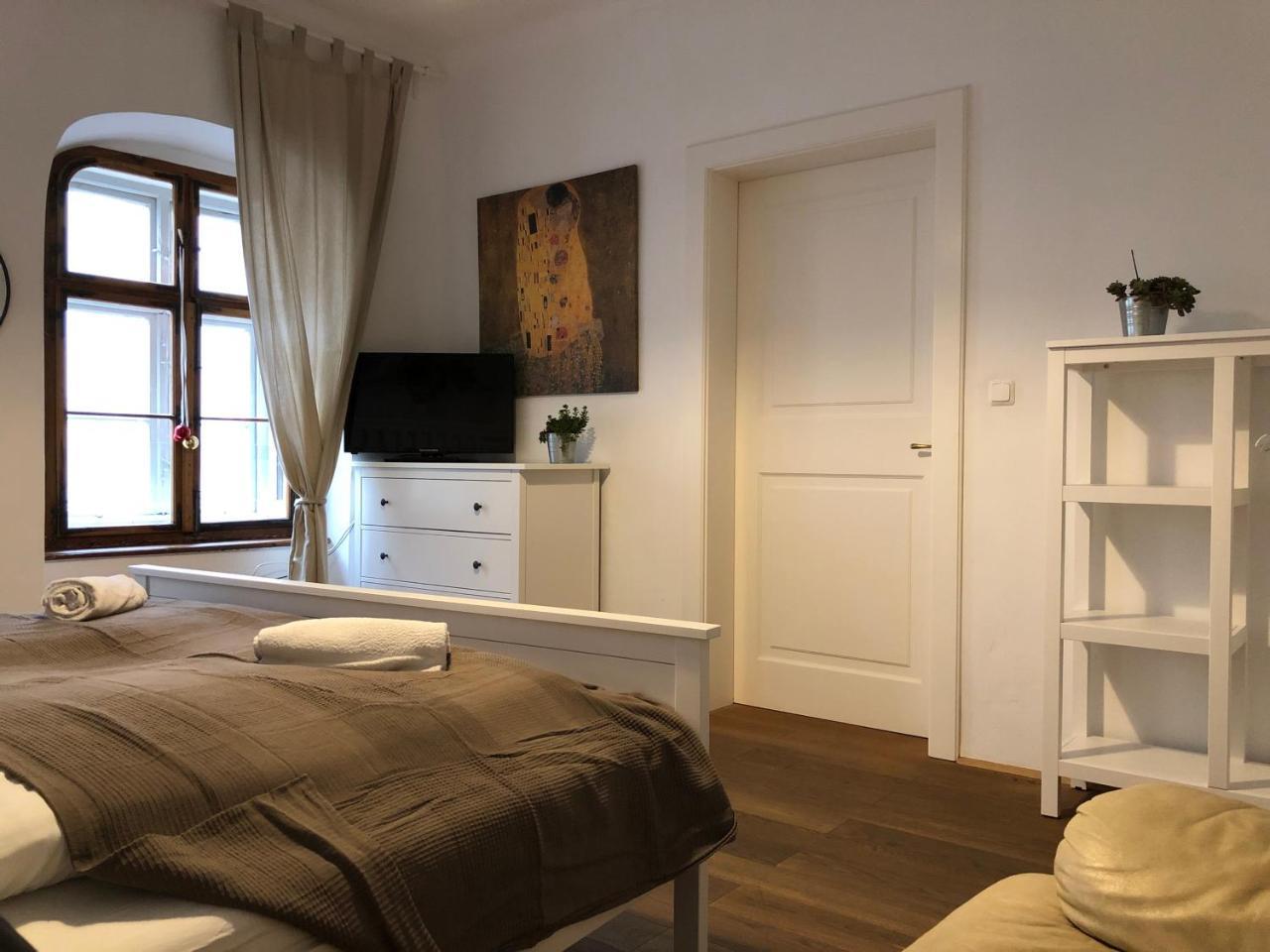 Boutique Hostel Zum Goldenen Kegel Vienna Exterior photo