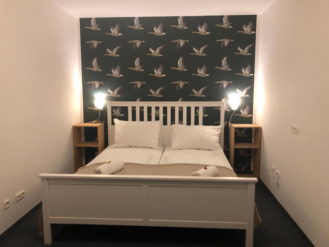 Boutique Hostel Zum Goldenen Kegel Vienna Exterior photo