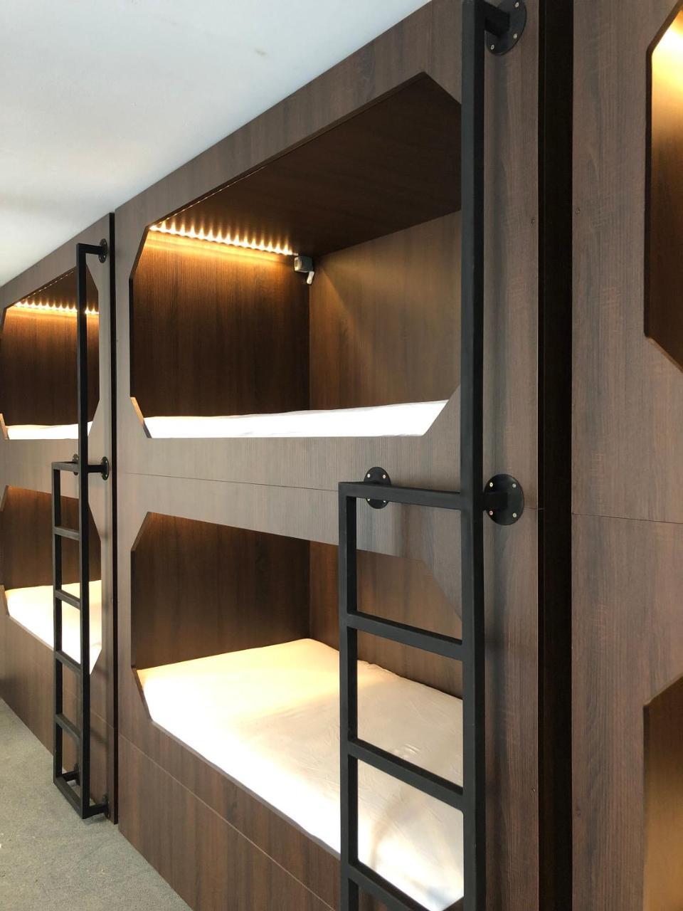 Boutique Hostel Zum Goldenen Kegel Vienna Exterior photo